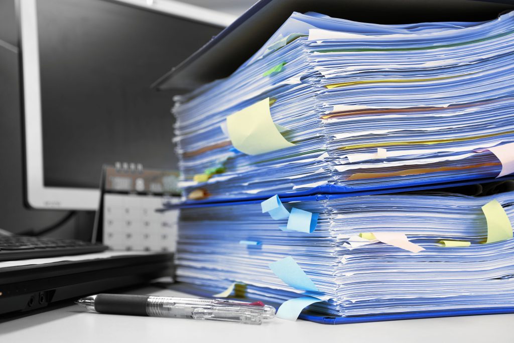 経理の無駄な作業の1つ、紙ベースでの書類管理・ファイリング