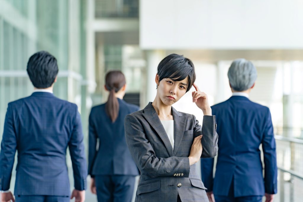 経理部門の孤立、他部署との連携不足