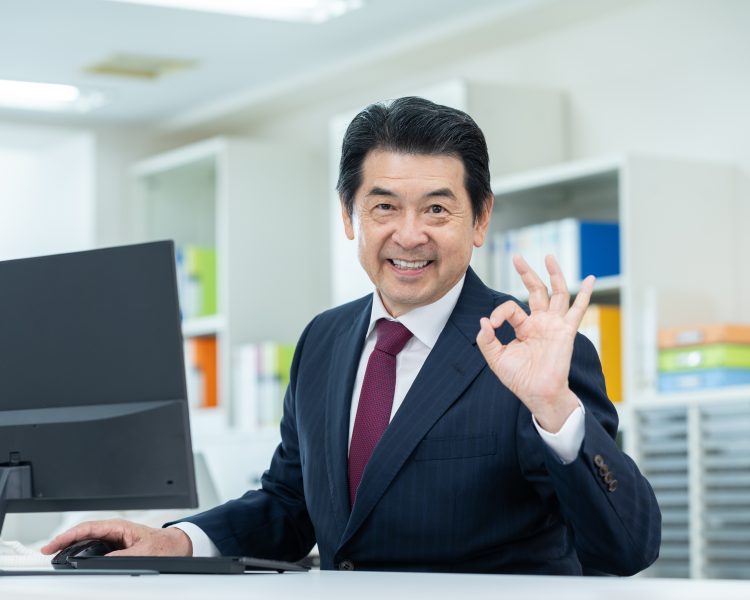 解決したよ、いいよって感じのおじさん