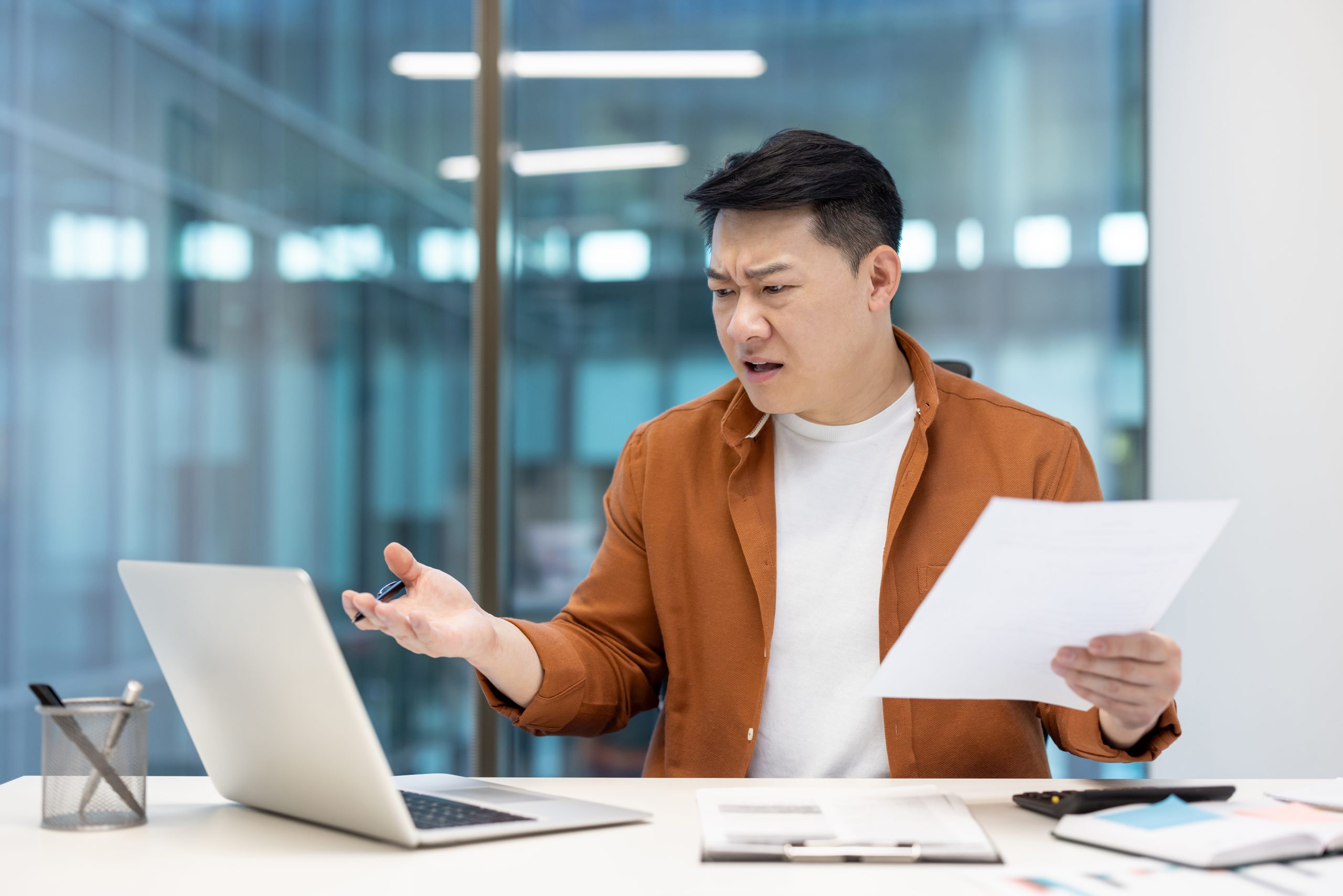 経理ミスに気づいて困ってる人