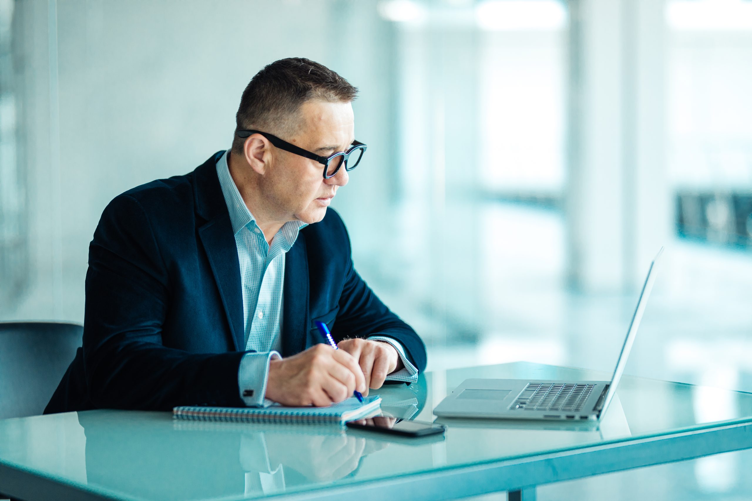 属人化した仕事をこなす人