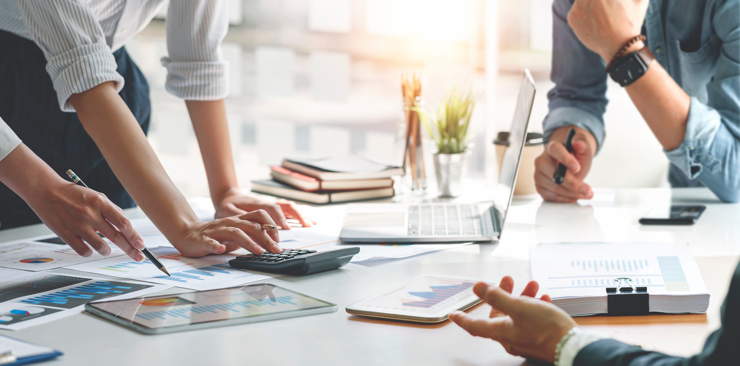 日次・月次・年次の業務フロー