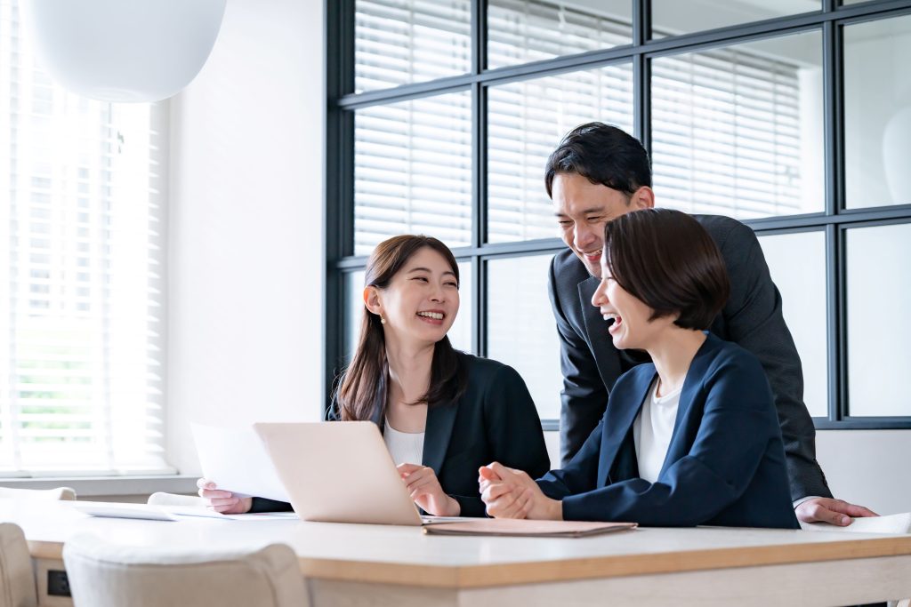 経費精算アウトソーシングのメリットの1つ、他部署と揉めなくて済む