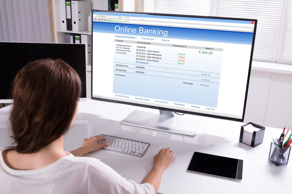 無料の会計ソフトでできることを説明。銀行口座・クレジットカードとの連携